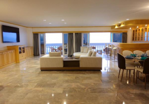 Spacious Seaview 3BR Apartment:Direct Beach Access